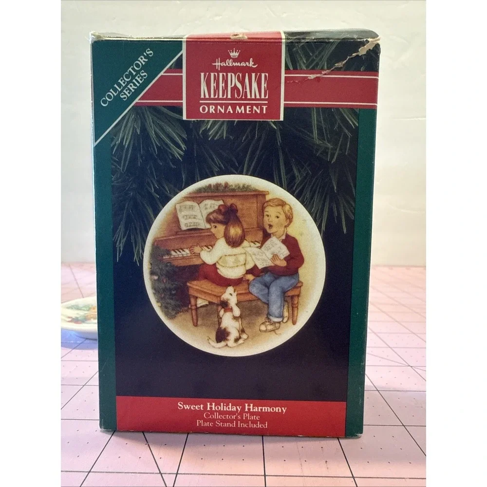 Hallmark Keepsake Christmas Ornament Sweet Holiday‎ Harmony Plate 1992